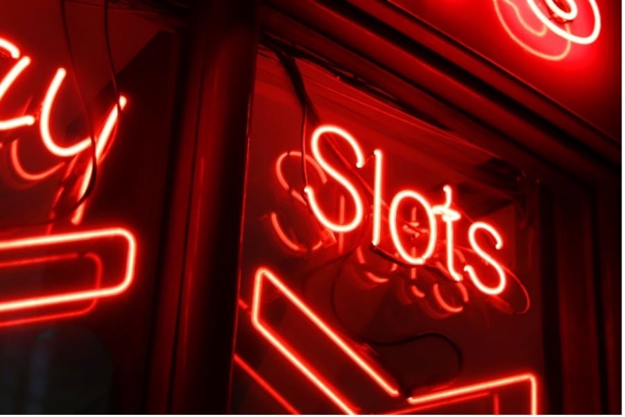 neon-sign-slot-machine